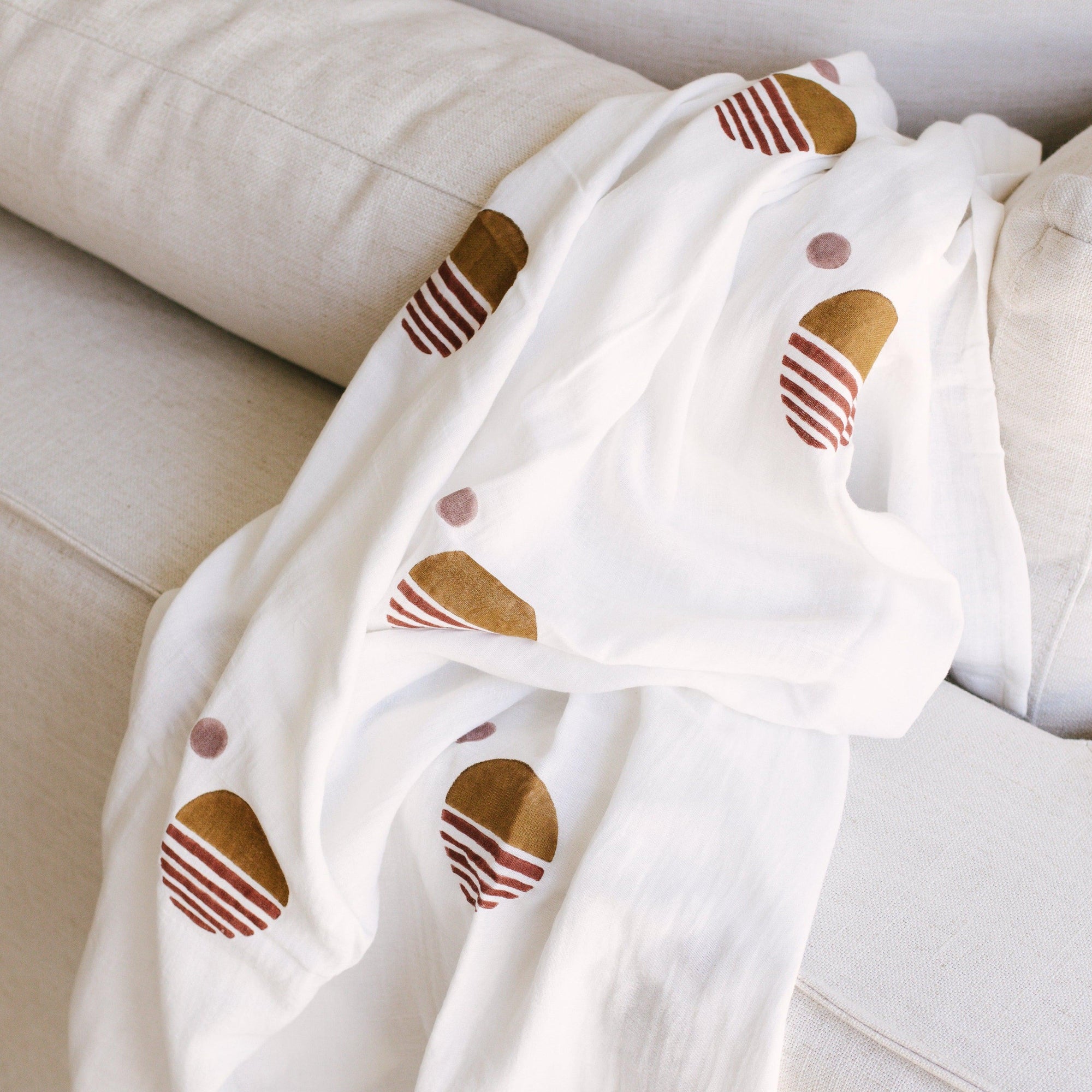 This muslin wrap is a beautiful GOTs certified organic cotton creating a super soft blanket for the littlest member of the family.